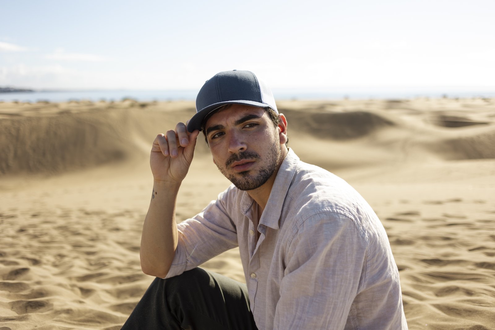 medium-shot-man-desert-with-trucker-hat